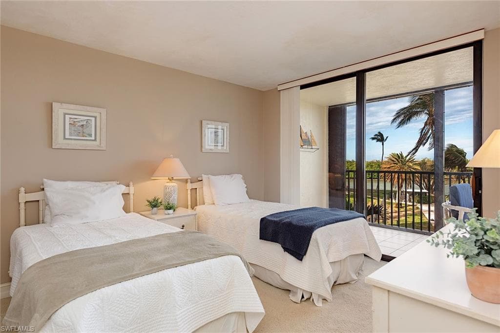 17 Bluebill AVE # 203, NAPLES FL 34108-9