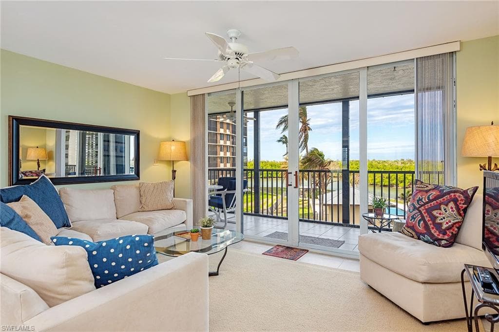 17 Bluebill AVE # 203, NAPLES FL 34108-3