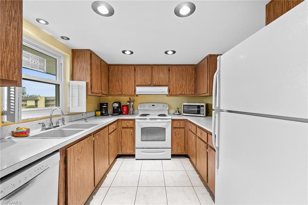 5419 Rattlesnake Hammock RD # 306F, NAPLES FL 34113-1