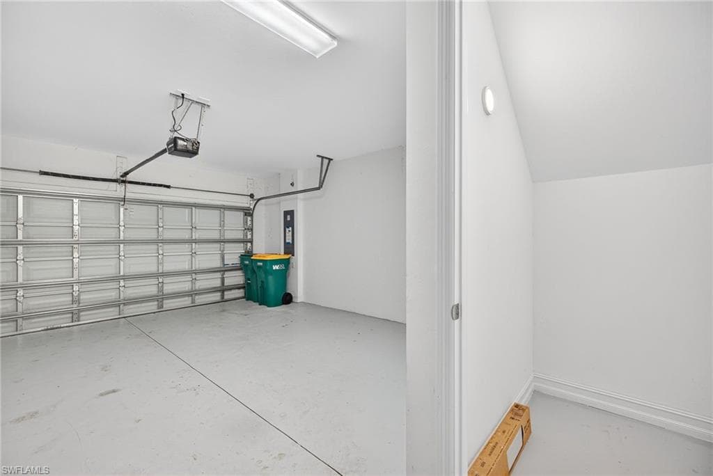 7570 Rockefeller DR, NAPLES FL 34119-22