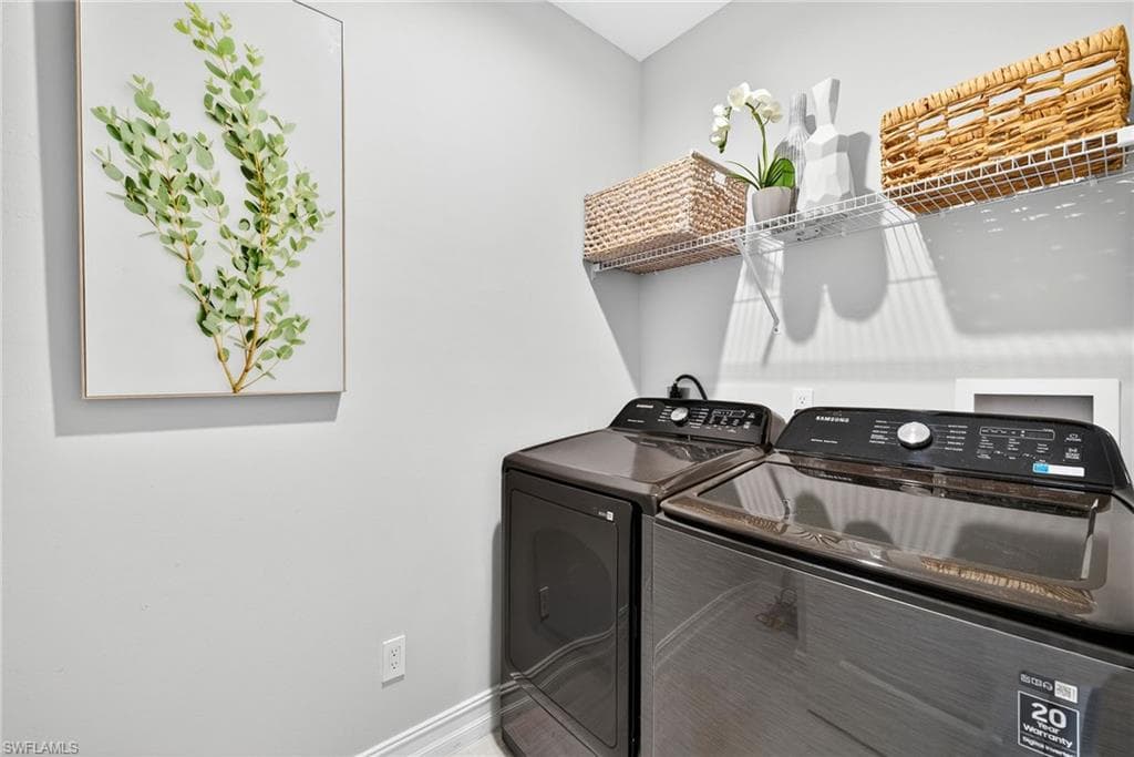 7570 Rockefeller DR, NAPLES FL 34119-26