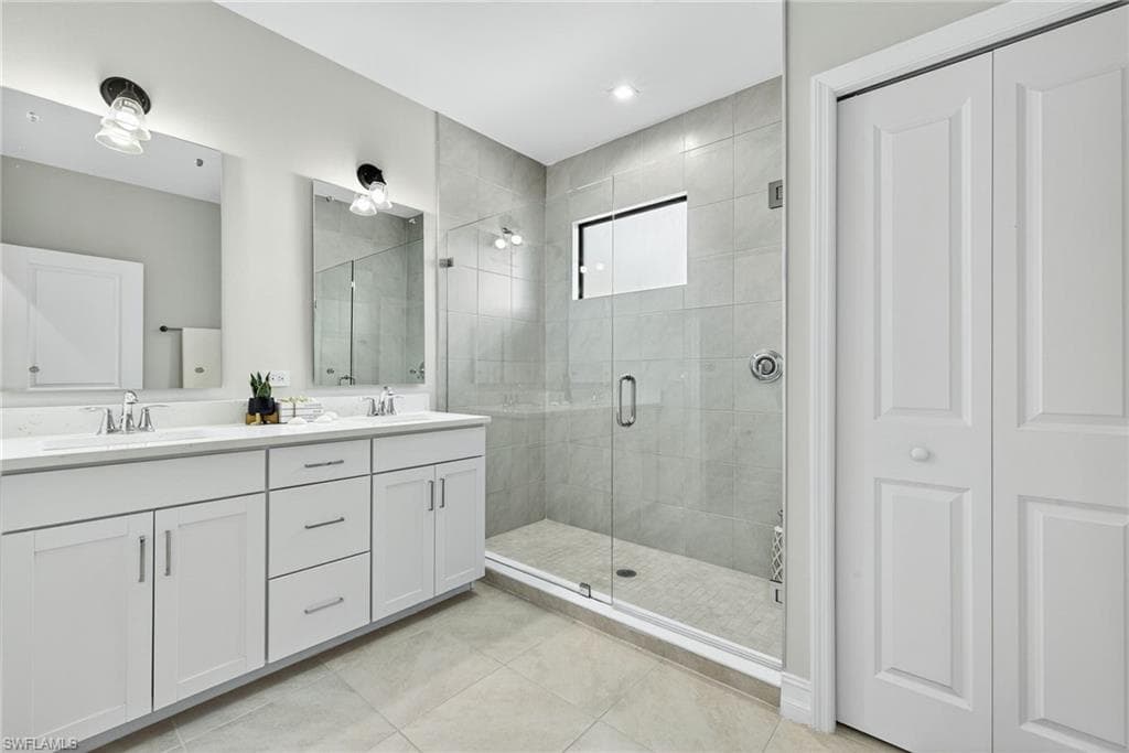 7570 Rockefeller DR, NAPLES FL 34119-15