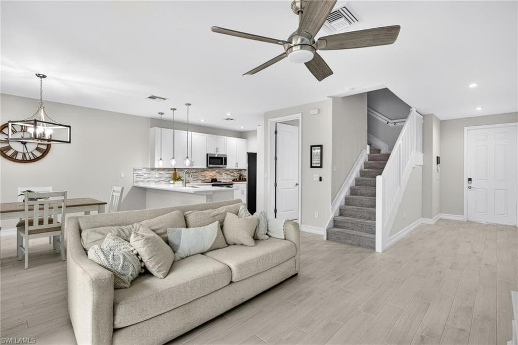 7570 Rockefeller DR, NAPLES FL 34119-6