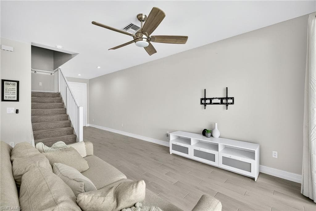 7570 Rockefeller DR, NAPLES FL 34119-4