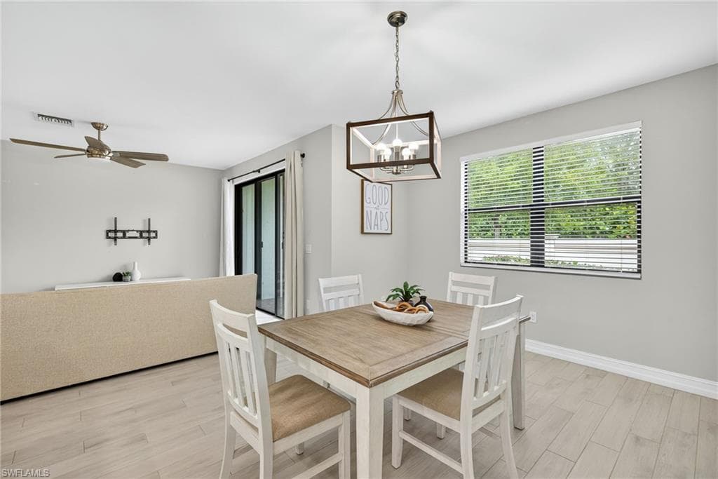 7570 Rockefeller DR, NAPLES FL 34119-9