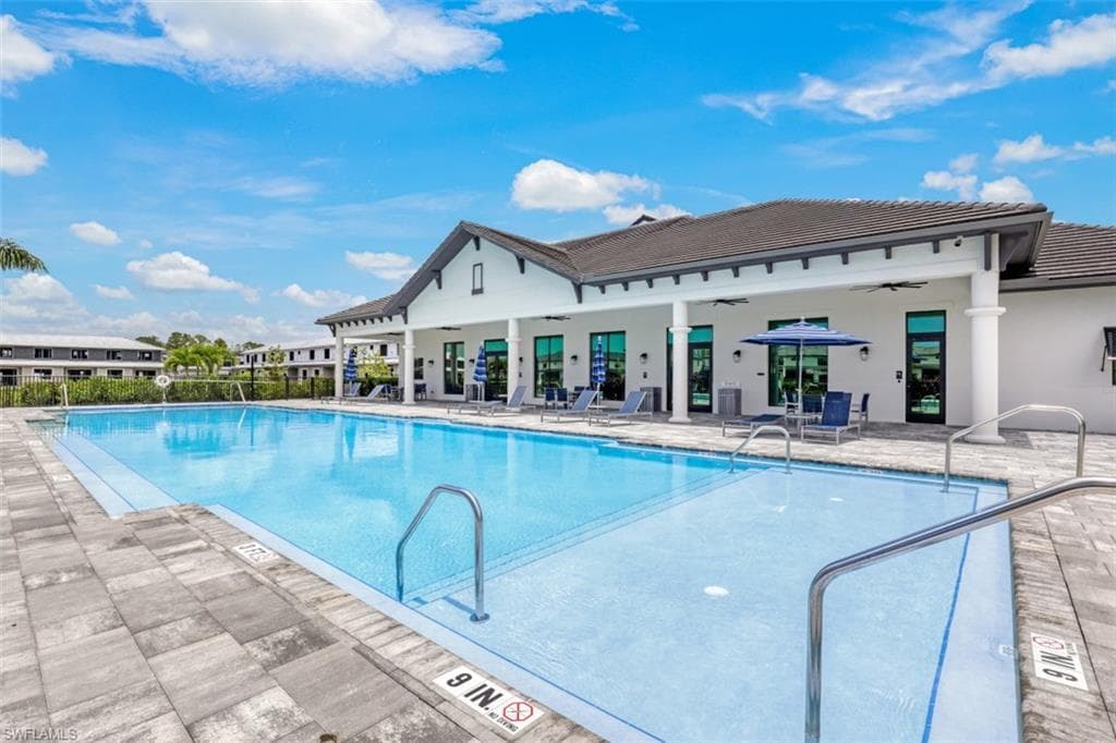 7570 Rockefeller DR, NAPLES FL 34119-32