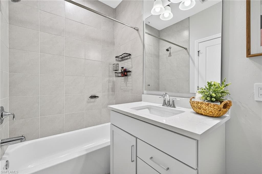 7570 Rockefeller DR, NAPLES FL 34119-18