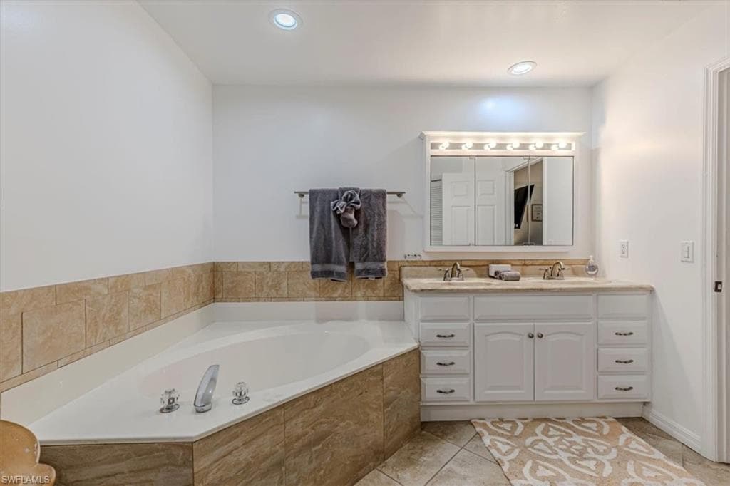 3609 CORINTHIAN WAY, NAPLES FL 34105-16