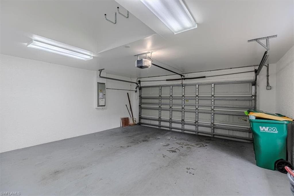 3609 CORINTHIAN WAY, NAPLES FL 34105-23