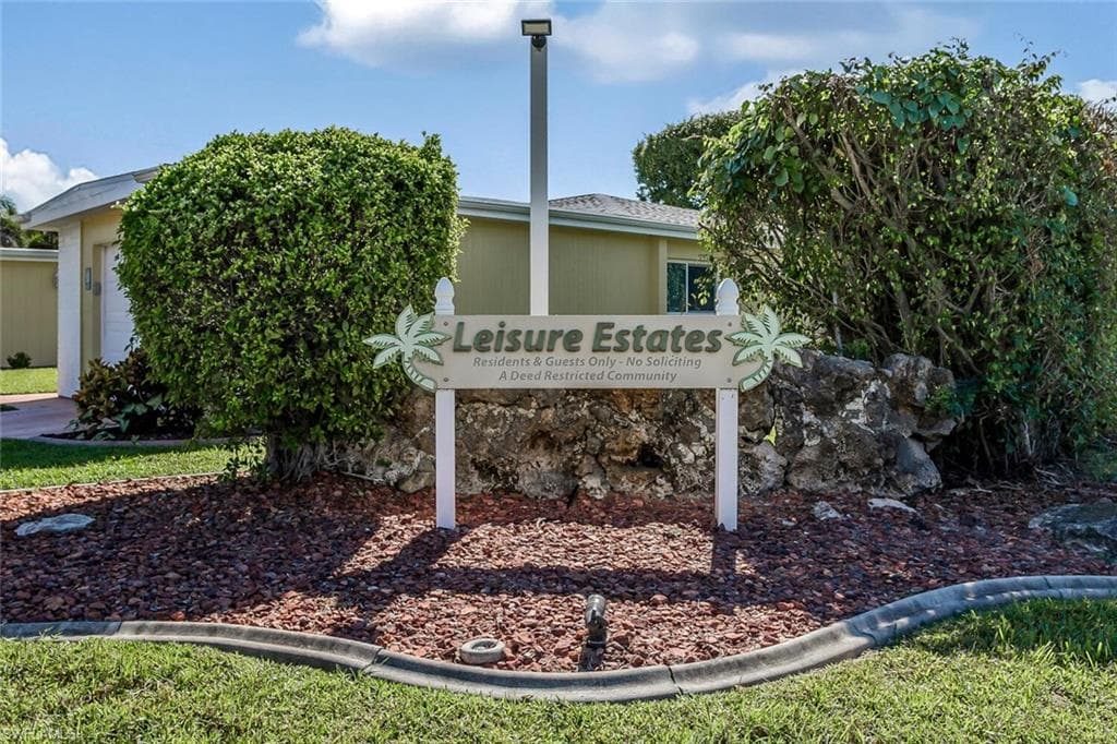 2164 Leisure LN, FORT MYERS FL 33907-22