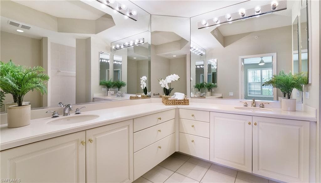 5284 Descanso CT, SARASOTA FL 34238-15