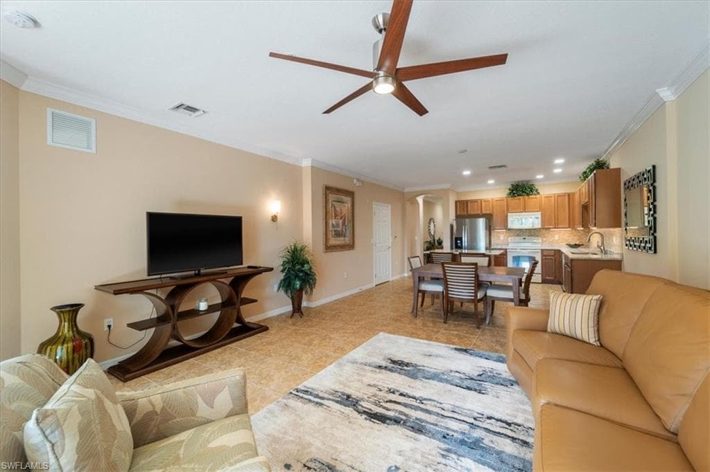 14981 Reflection Key CIR # 322, FORT MYERS FL 33907-7