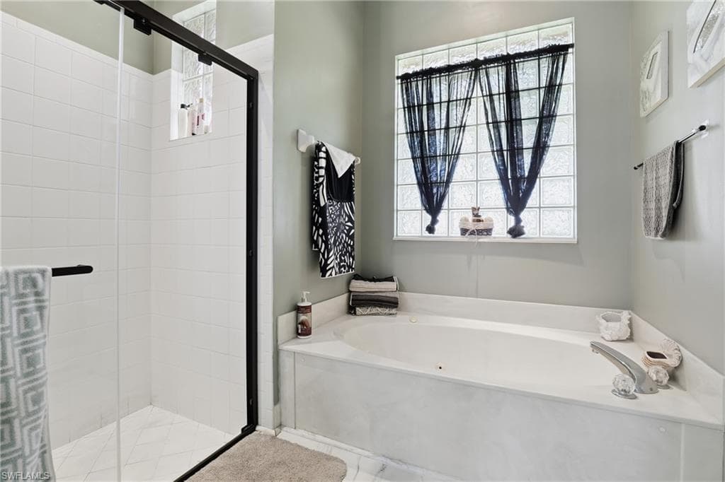 3236 Potomac CT, NAPLES FL 34120-25