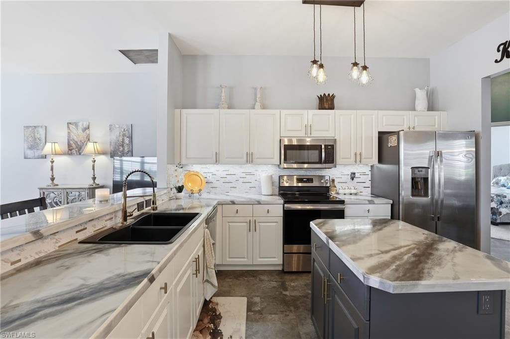 3236 Potomac CT, NAPLES FL 34120-17