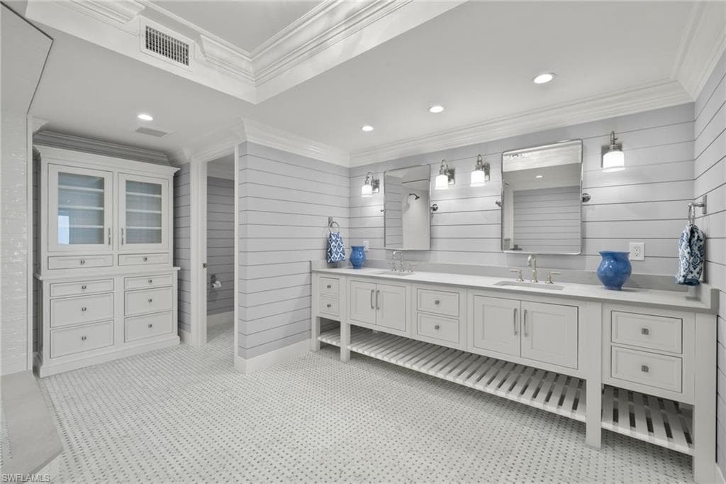 2549 W Gulf DR # 106, SANIBEL FL 33957-21