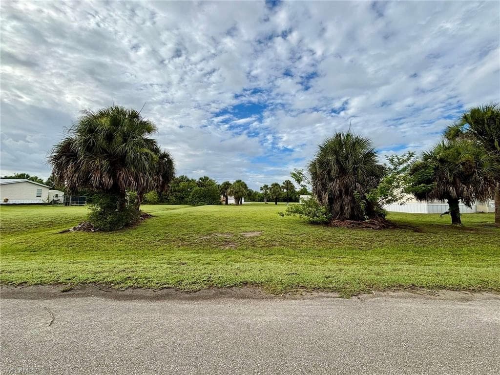 1125 W Miller DR, MOORE HAVEN FL 33471-1