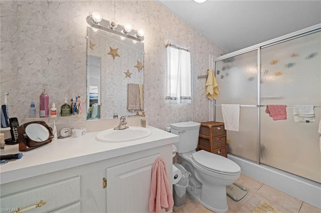 370 Nicklaus BLVD, NORTH FORT MYERS FL 33903-17