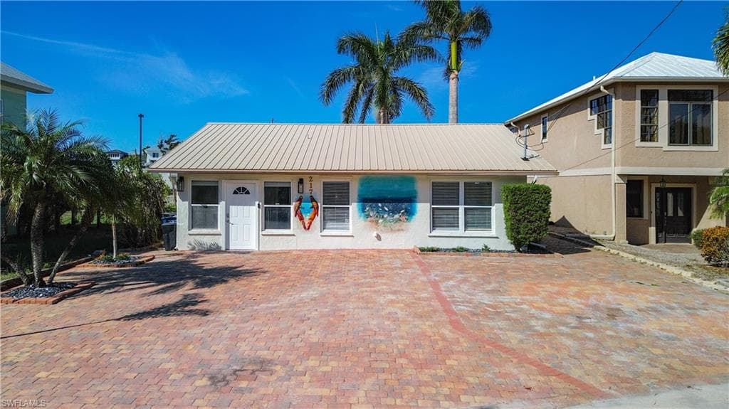217 Miramar ST, FORT MYERS BEACH FL 33931-1