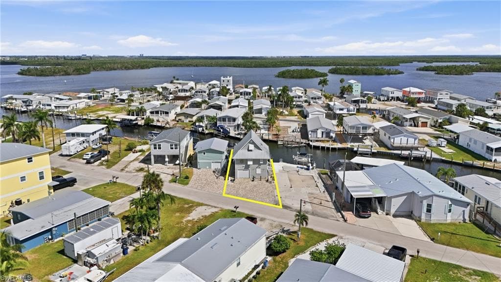 850 Oak ST, FORT MYERS BEACH FL 33931-1