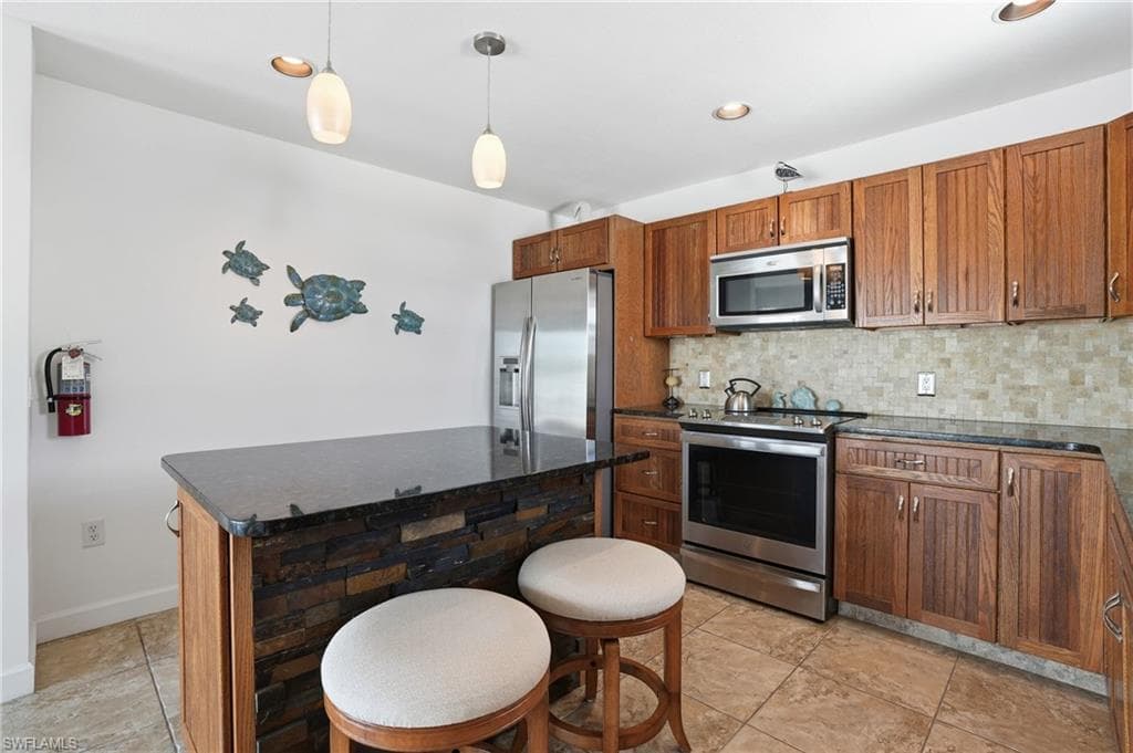 850 Oak ST, FORT MYERS BEACH FL 33931-8