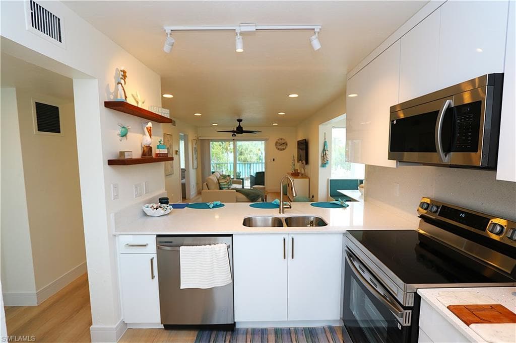 2235 San Marco RD # 204, MARCO ISLAND FL 34145-14