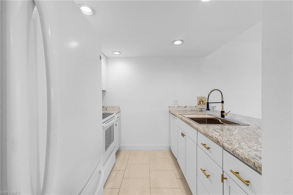 2885 Palm Beach BLVD # 103, FORT MYERS FL 33916-11