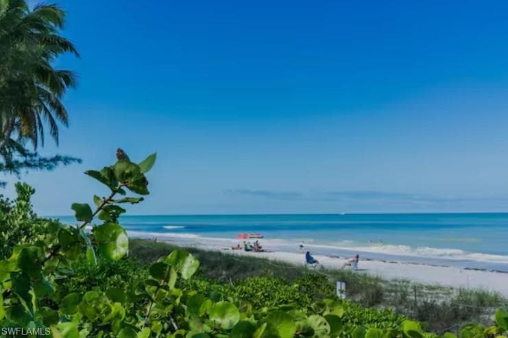 1300 Gulf Shore BLVD N # 304, NAPLES FL 34102-1