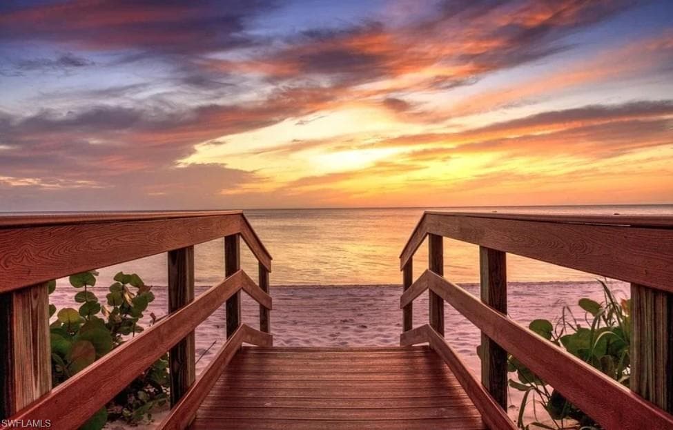 1300 Gulf Shore BLVD N # 304, NAPLES FL 34102-27
