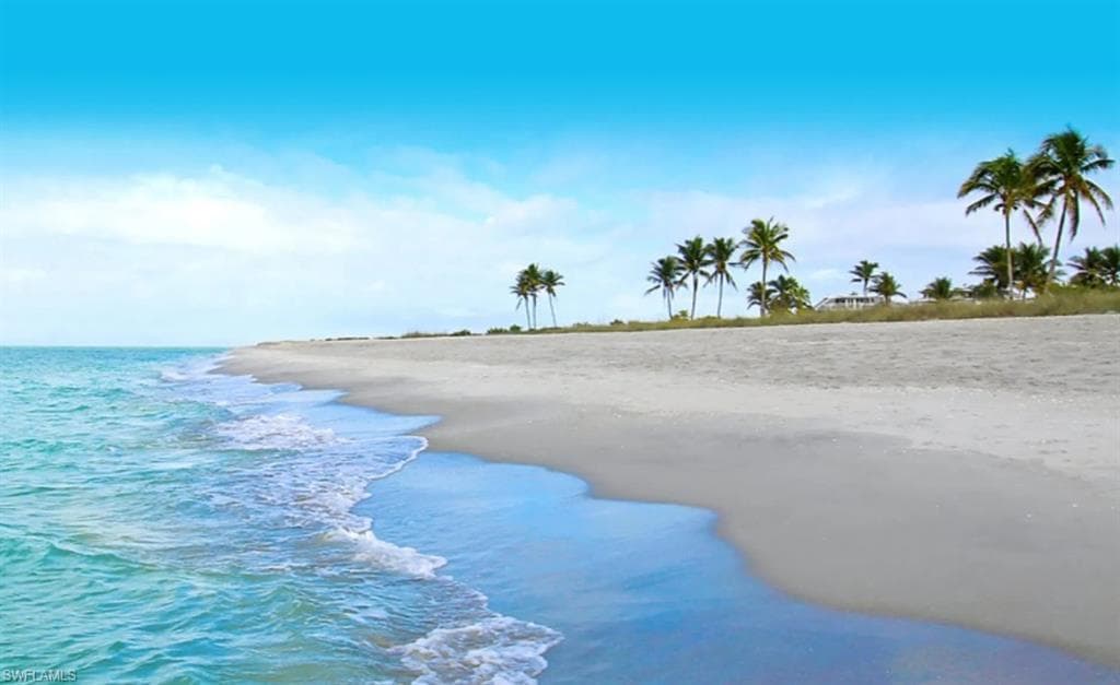 1300 Gulf Shore BLVD N # 304, NAPLES FL 34102-23
