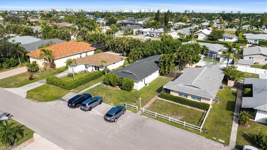 681/683 95th AVE N, NAPLES FL 34108-31