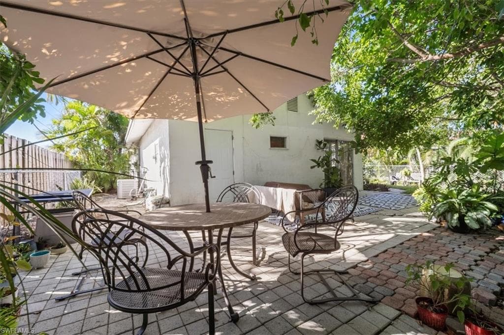 681/683 95th AVE N, NAPLES FL 34108-30