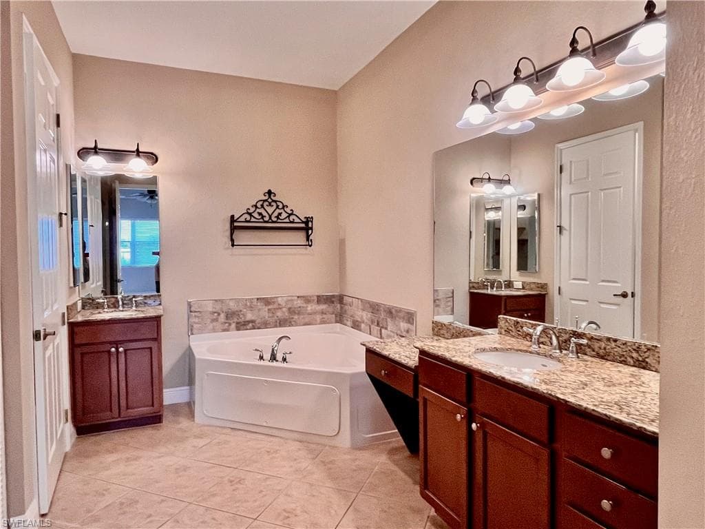 174 Shadroe Cove CIR # 1004, CAPE CORAL FL 33991-9