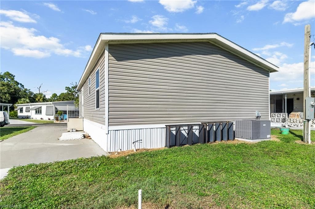 372 Santa Fe TRL, NORTH FORT MYERS FL 33917-22