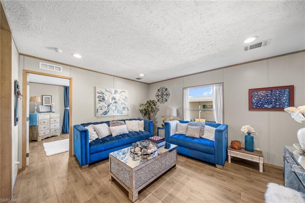 372 Santa Fe TRL, NORTH FORT MYERS FL 33917-1