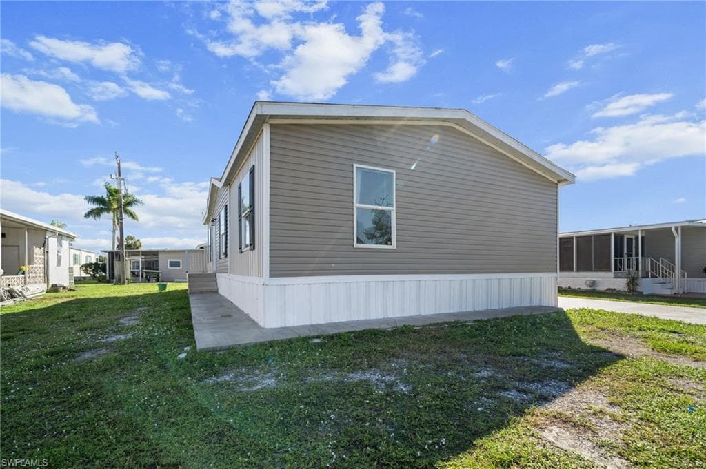 372 Santa Fe TRL, NORTH FORT MYERS FL 33917-21