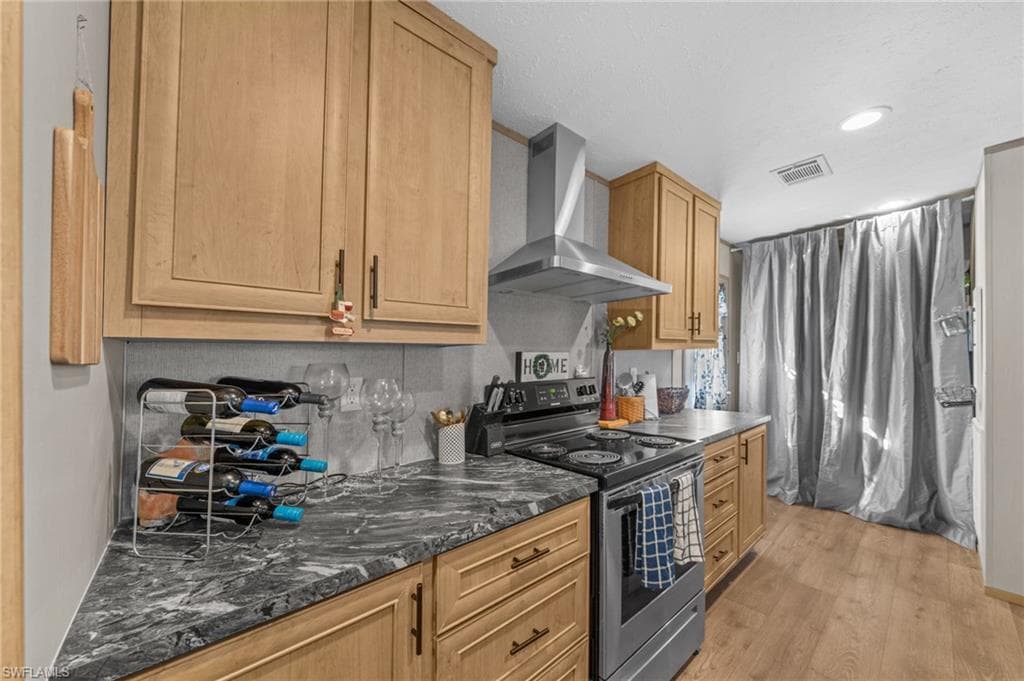 372 Santa Fe TRL, NORTH FORT MYERS FL 33917-6