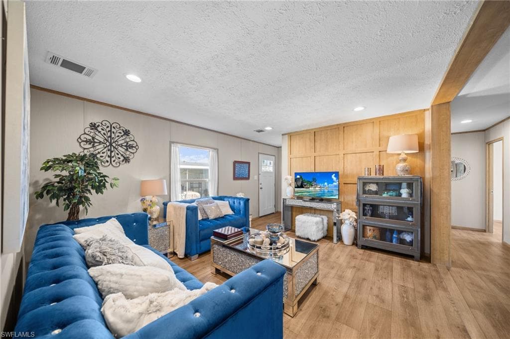 372 Santa Fe TRL, NORTH FORT MYERS FL 33917-2