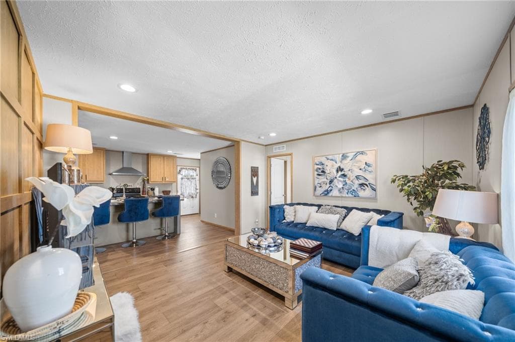 372 Santa Fe TRL, NORTH FORT MYERS FL 33917-4