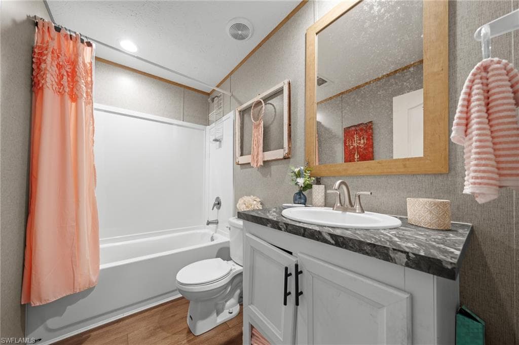 372 Santa Fe TRL, NORTH FORT MYERS FL 33917-19