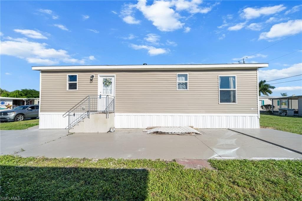 372 Santa Fe TRL, NORTH FORT MYERS FL 33917-23