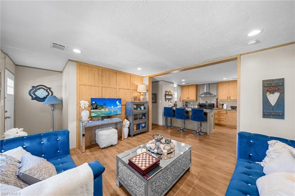 372 Santa Fe TRL, NORTH FORT MYERS FL 33917-3