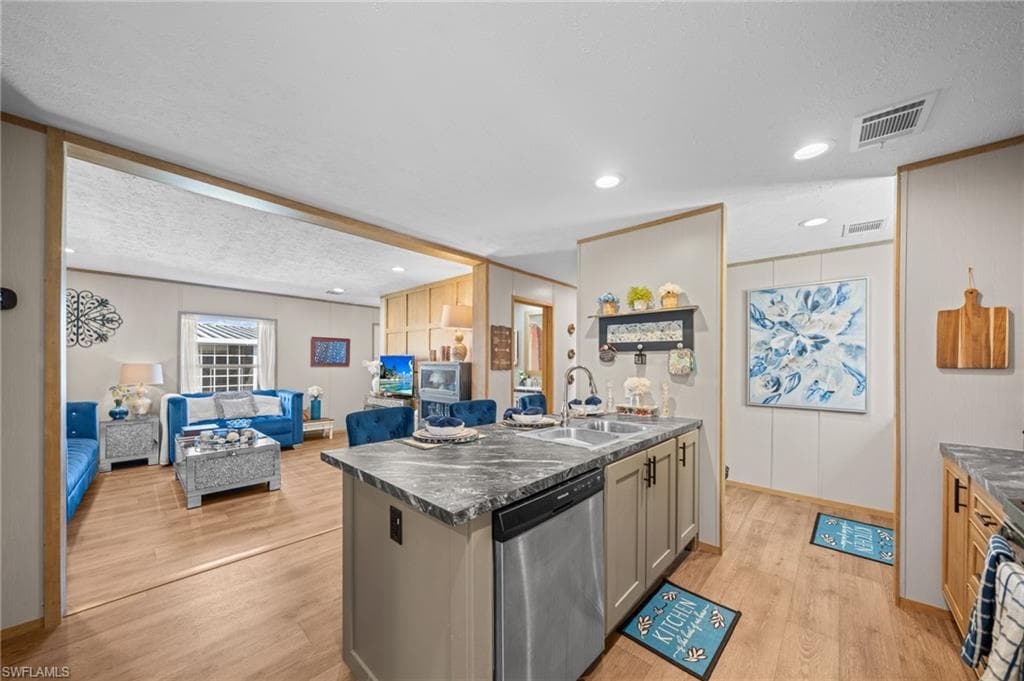 372 Santa Fe TRL, NORTH FORT MYERS FL 33917-7