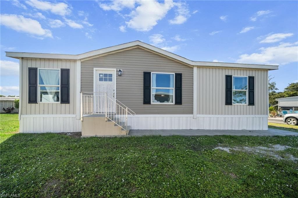 372 Santa Fe TRL, NORTH FORT MYERS FL 33917-24