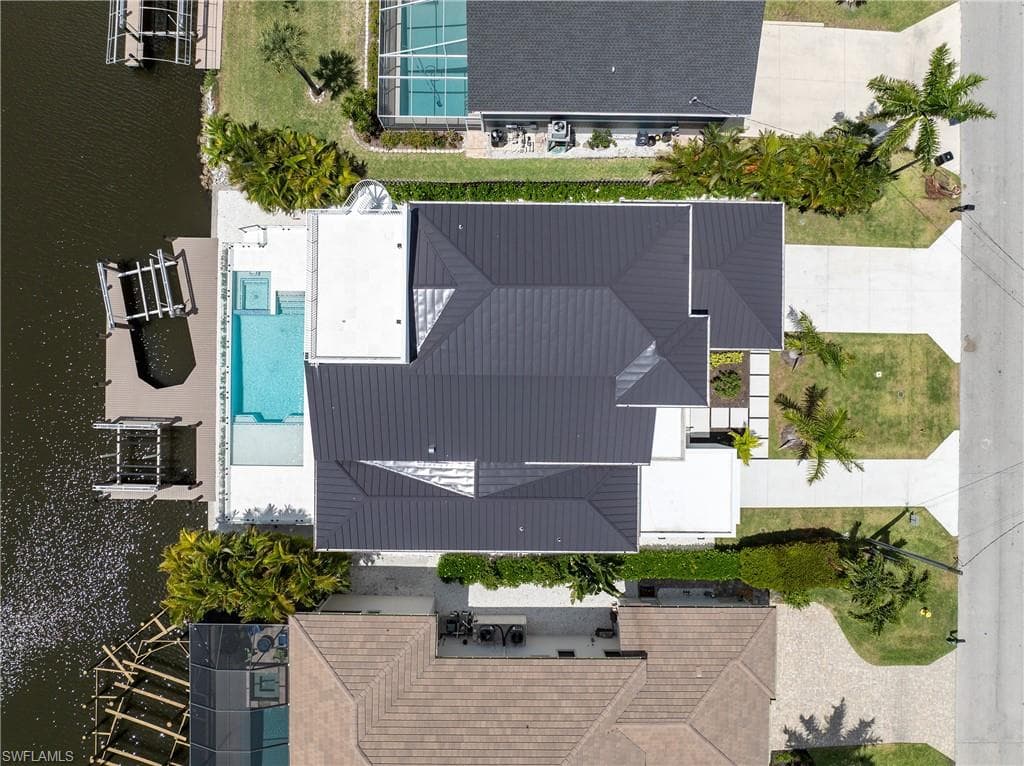 4847 Esplanade ST-42