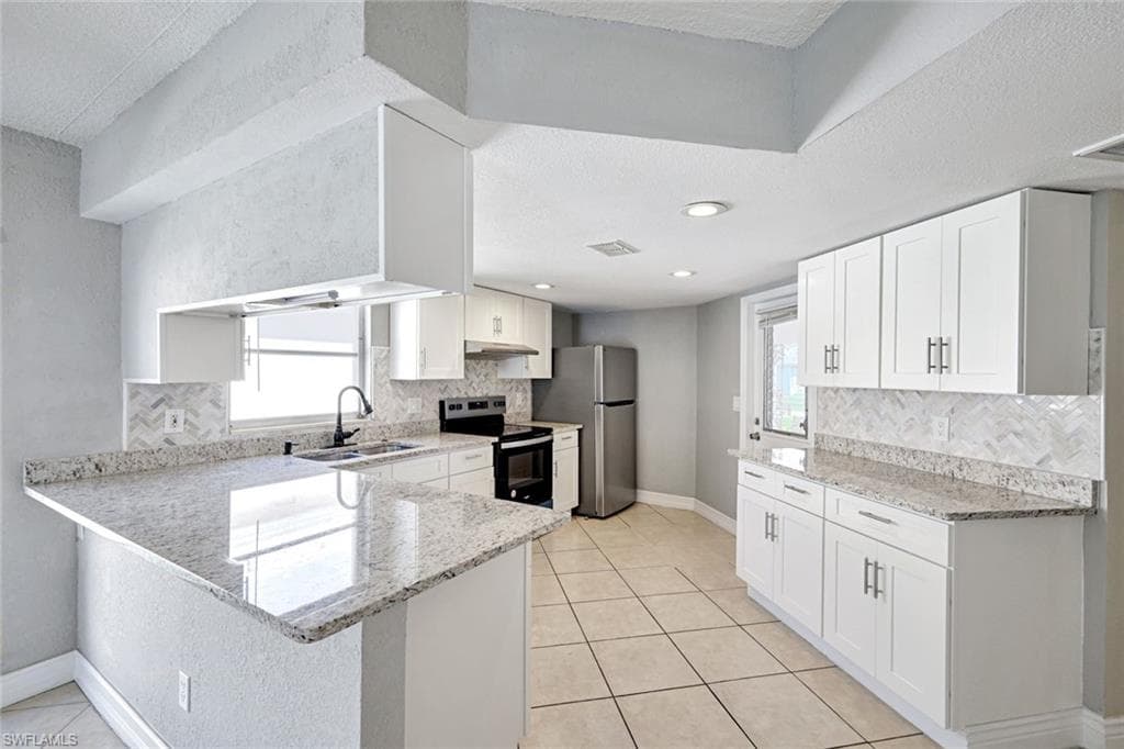 321 Dania ST, LEHIGH ACRES FL 33936-1