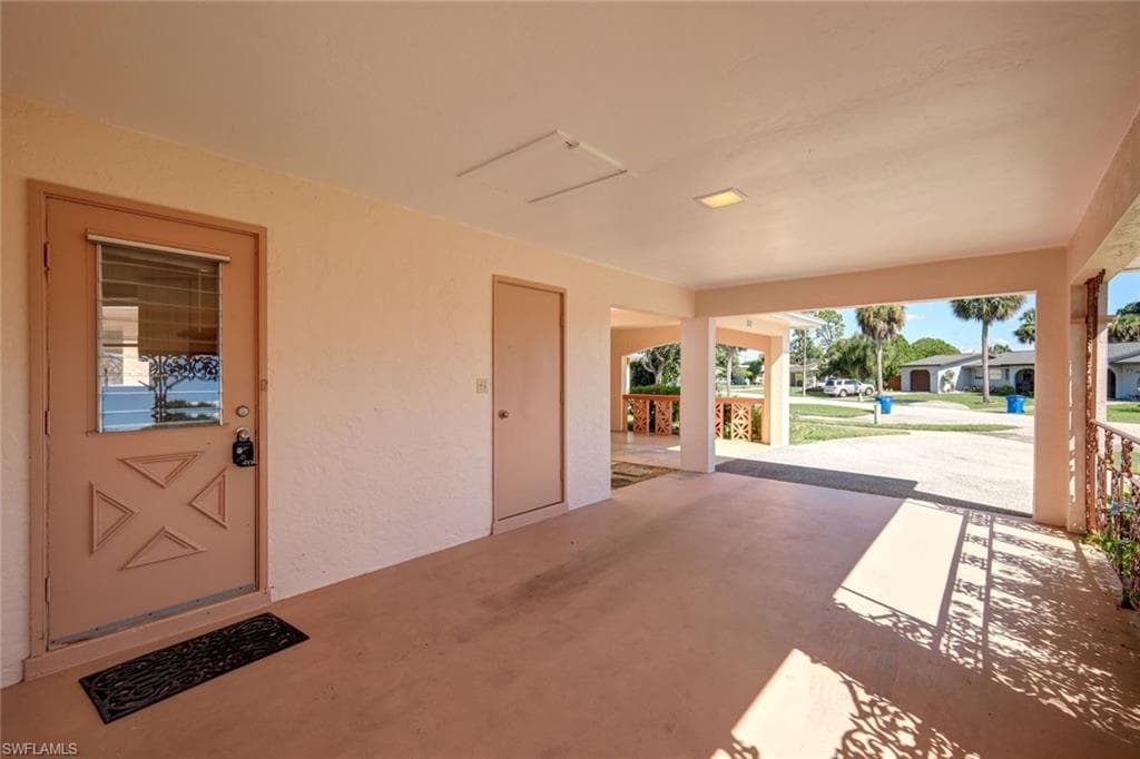 321 Dania ST, LEHIGH ACRES FL 33936-5