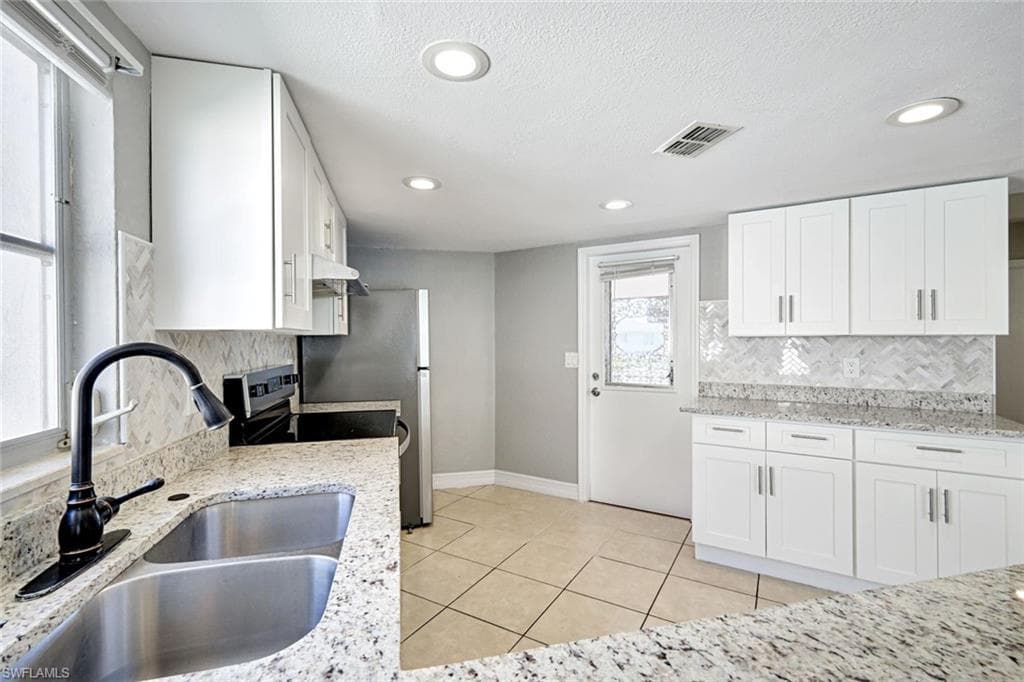 321 Dania ST, LEHIGH ACRES FL 33936-11