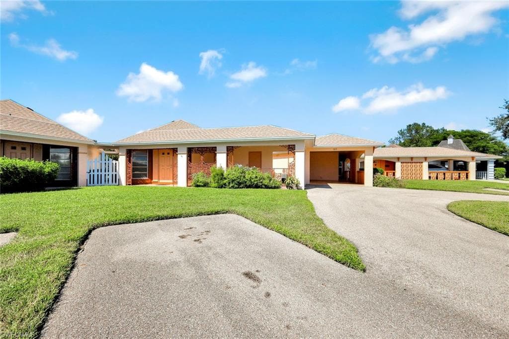 321 Dania ST, LEHIGH ACRES FL 33936-6