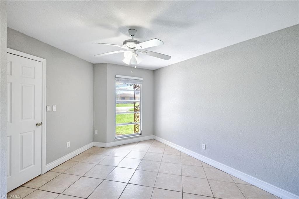 321 Dania ST, LEHIGH ACRES FL 33936-8