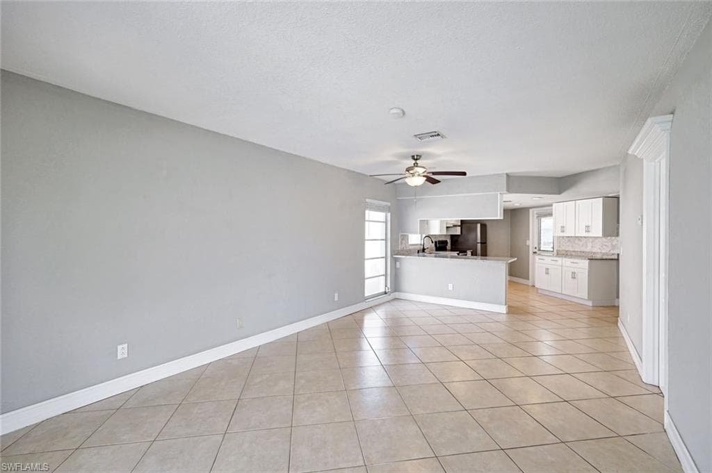 321 Dania ST, LEHIGH ACRES FL 33936-9